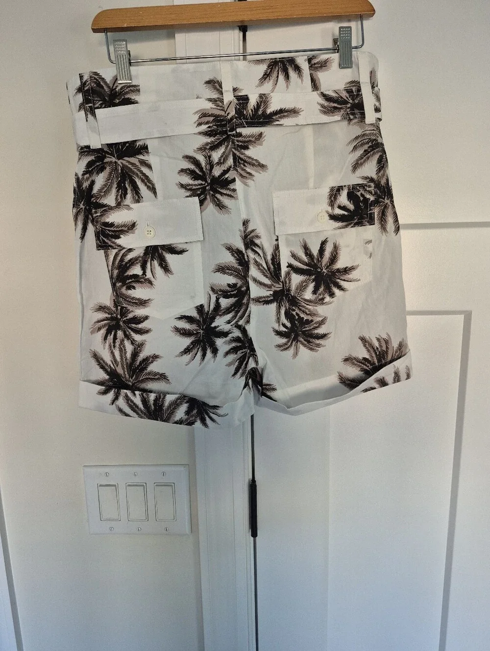 Le Superbe Bermuda Shorts White Palm Print Size 2 NEW